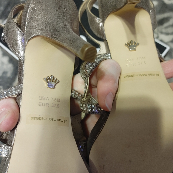 Size 8M, Nina brand heels - Picture 3 of 4